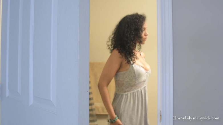 Horny Lily: Indická MILF joi v hindštině