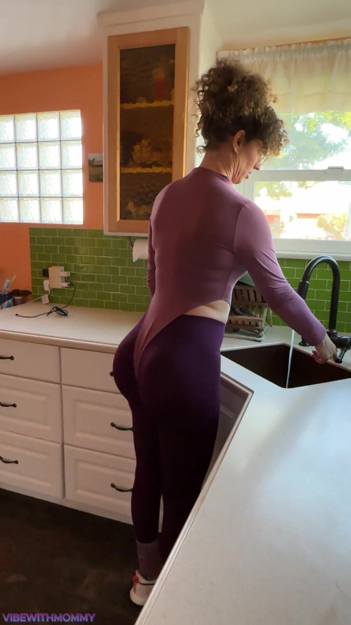 VibeWithMommy: Rich MILF Needs Fixing! Best Friends Stepmom Don't!