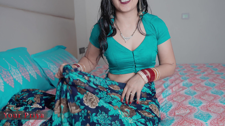 Your Priya: Hintçe ses kaydında Hintli ateşli yenge devar ji için parmaklıyor...