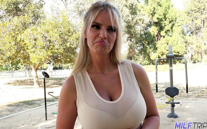 MILF Trip: Mamă sexy blondă țâțoasă Rachael Cavalli futută