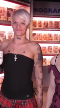 Naše cum děvky Alexa Gold a Lola Devil v porno kině