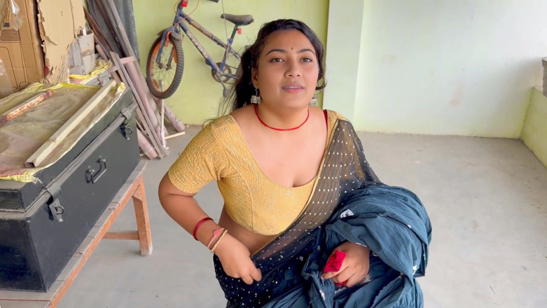 Hotty_ragini: Je suis allé chez une bhabhi pendant les vacances d’été...