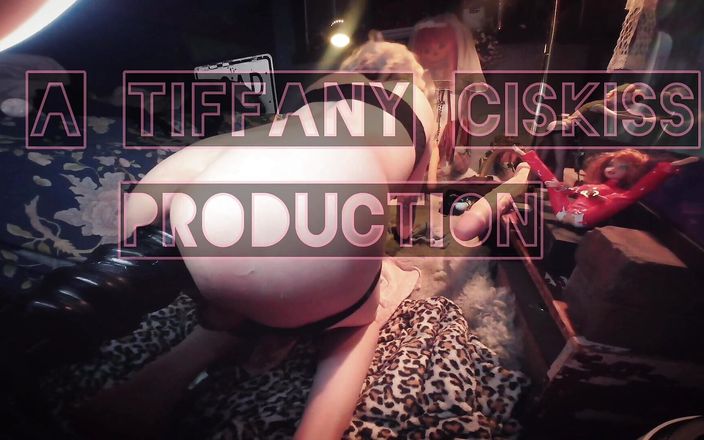 TCiskiss Production&#039;s: Sissy butt girl Tiffany Ciskiss enorme culo diario