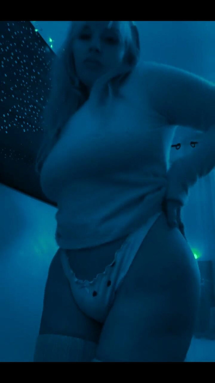 PaintedRose: エロティック・ストリップティーズ