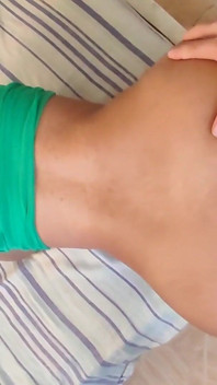 继父给他的大屁股继女一些如何操的教训