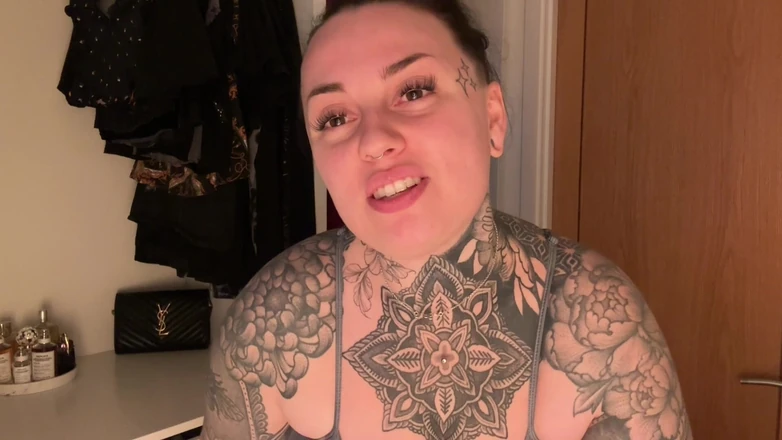 Miss Valentina: Worship My Muscles