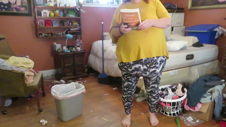 BBW nurse Vicki adventures with friends: 내 방을 청소한 다음 토플리스