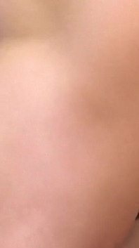 Futai anal dur cu o mamă sexy blondă