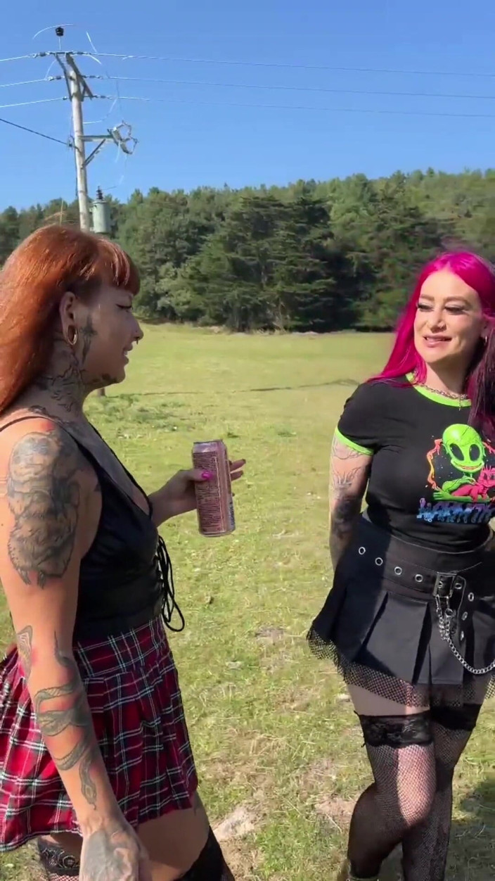 Yourfavecumslut: İki gotik çiş için çaresiz