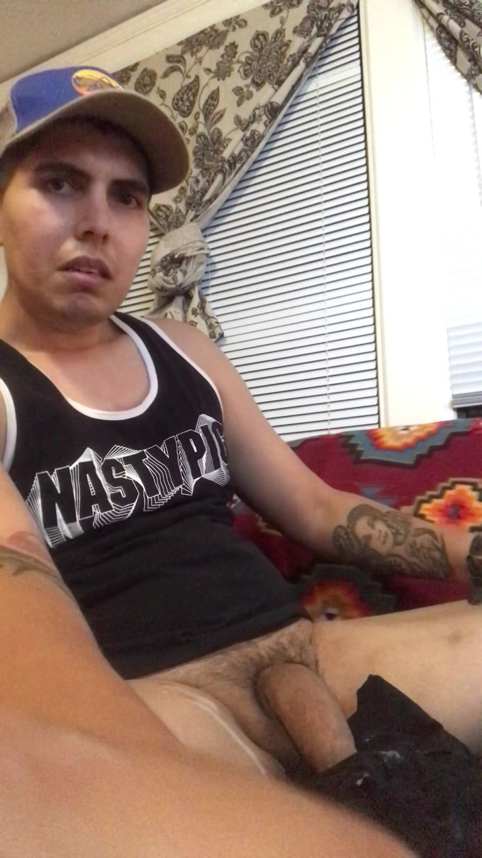 Andy snickerz: Twink gay panas solo dalam pancutan mani tangki hitam