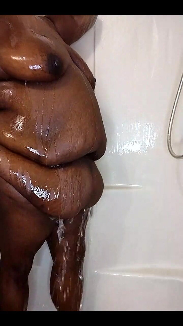 His Queen Suga: Shower Live