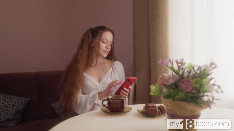 My 18 Teens: Gadis remaja lagi asik mainin memeknya