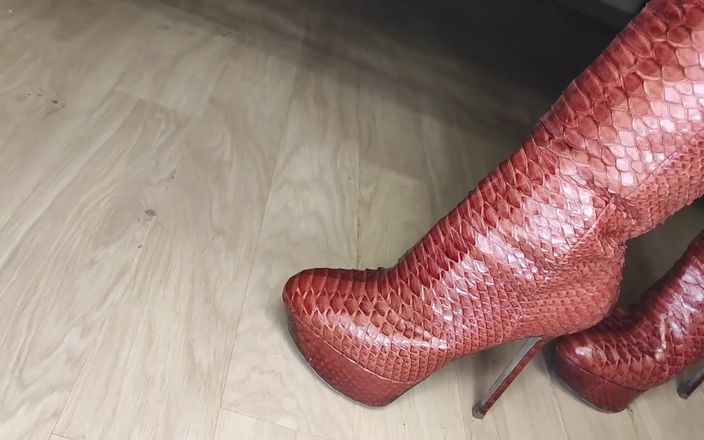Princess18_: Brengsek ke Sepatu Bot Kulit Python Bermerek Mewah Saya