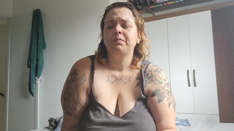 alucidfever: Novia de larga distancia encontró algo especial, no puedo evitar...
