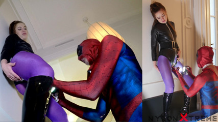 Nylon Xtreme: Monika Wild šuká s fialovými punčochami