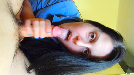 Young_strawberry: Madrastra con grandes tetas atrapa a su hijastro masturbándose y...