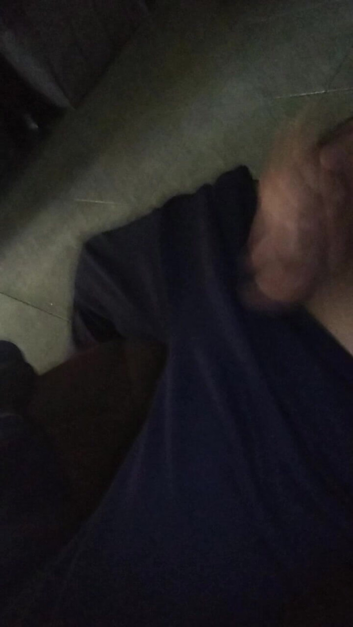 AlexAlejandro13: Disfrutando En El Sofa