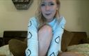 Marissa Sweet: Une blonde sexy jouit devant la webcam - Marissa Sweet
