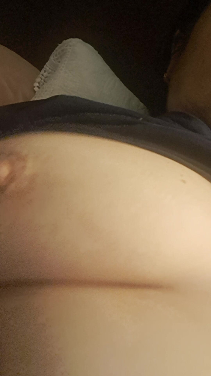 Mommy big hairy pussy: Macecha má vymačkaná prsa