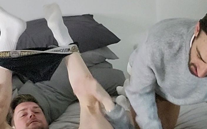 Twotwinkhusbands: Brytyjski chłopak dostaje tyłek na wideo Fot pierwszy raz