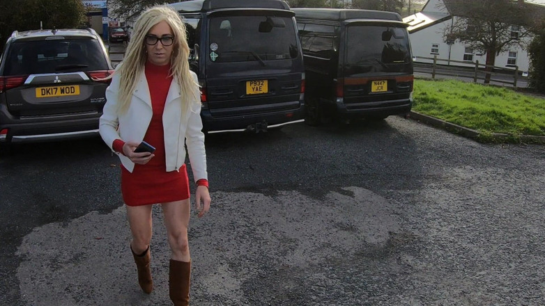 The Midnight Minx: Crossdresser carpark flasher