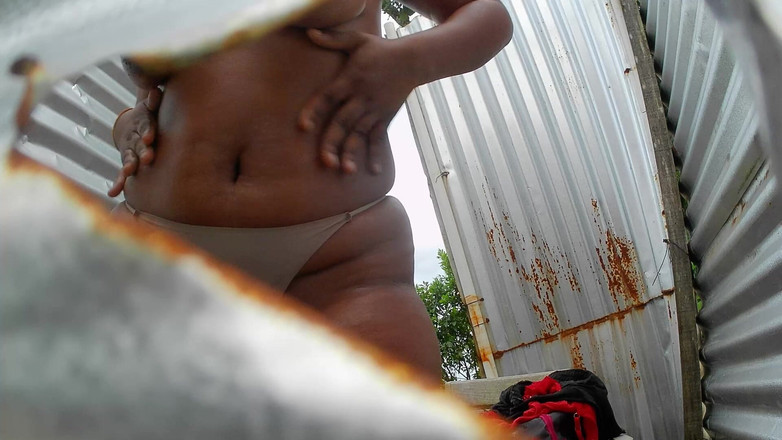 kloyesteicy: 在户外摊位被抓包