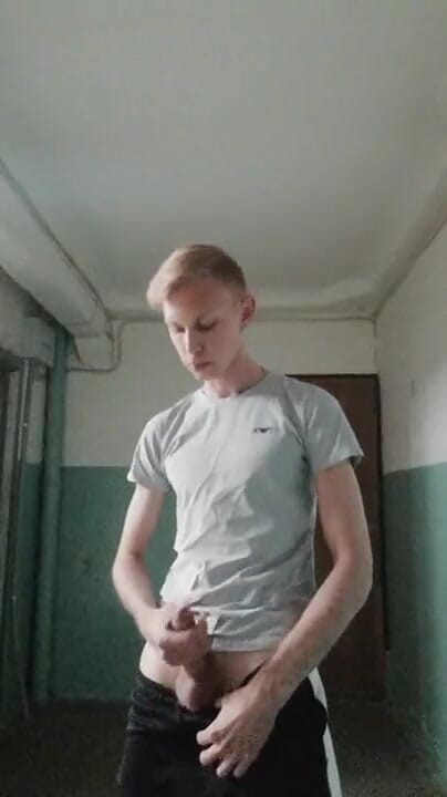 Dick Boys Studio: Вирішив дрочити на вході
