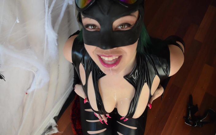 Little Puck: Catwoman doi twojego kutasa