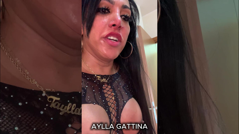 Aylla Gattina: Ce Petit Vilain a Eu Beaucoup De Bite Sur Le...