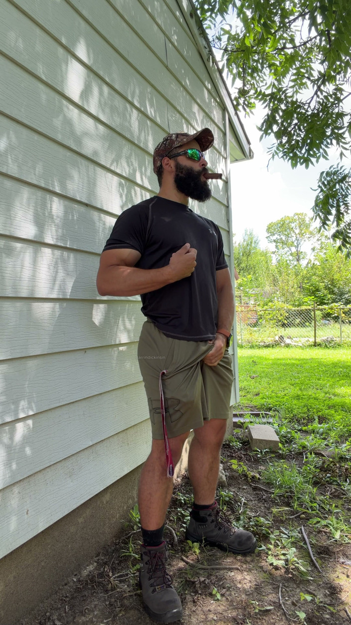 mascbeef95: Bearded Muscle Cub Cigar Cum Outdoors