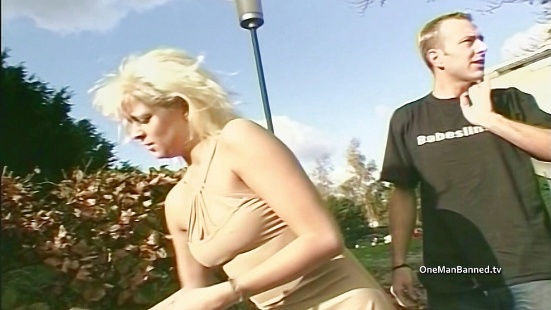 One Man Banned: Atrevida acción sexy en la parte trasera de un auto