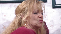 Nightclub Mature: Seks threesome sama cewek dewasa yang sange dan pantat montok...