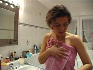 Lucky Cooch: Foxy babe washing her alluring body