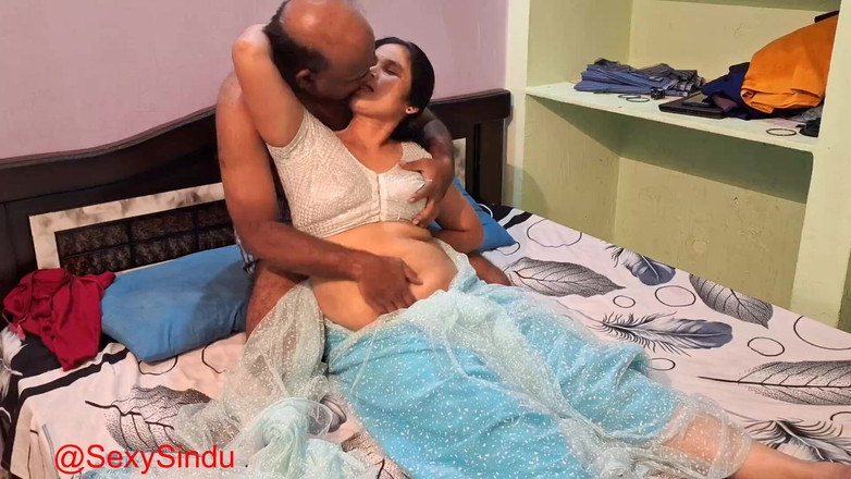 Sexy sindu: Індійська бхабхі займається сексом у сарі з 50-річним чоловіком