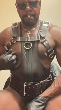Extremamente duro bbc fumando porra muscular