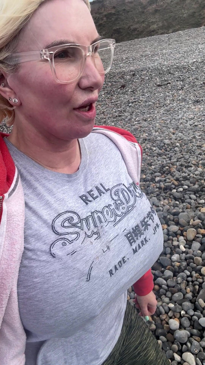 Sophie James: 34jj ชายหาดผิดพลาดทําไมฉันต้องเอามันออกกลางทาง