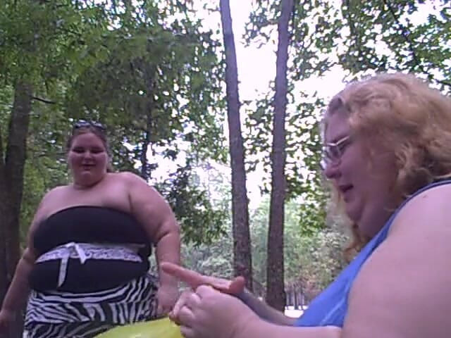 BBW nurse Vicki adventures with friends: Bbw globo al aire libre sopla y salta