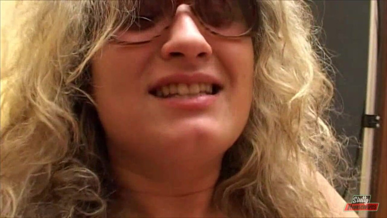 Vere Casalinghe Italia.: Orgie sexy cu brunetă și blondă