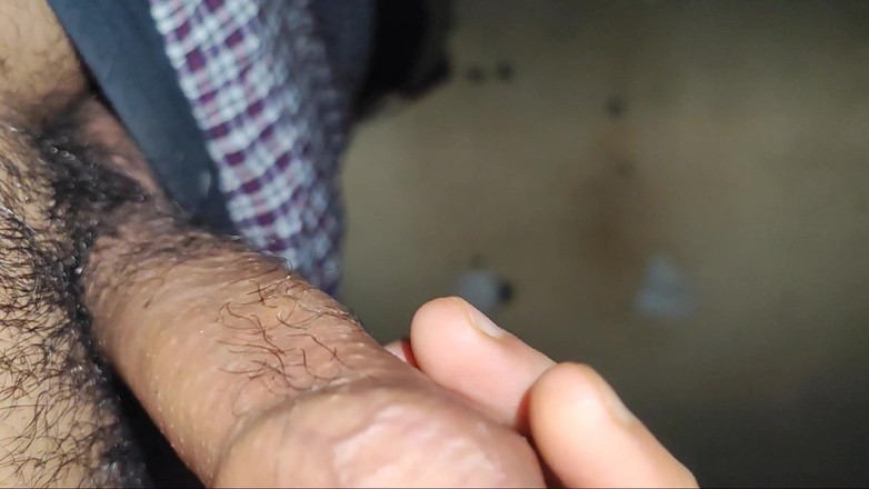 Dupdufyryrufggyu: Він кладе свій член на дівчину своєї мачухи і стискав її груди