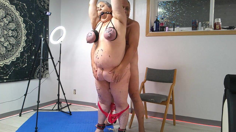 Ramblin Rows: Étirement anal avec plug gonflable