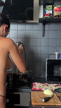 Cozinhando e cozinhando pratos de abóbora em topless
