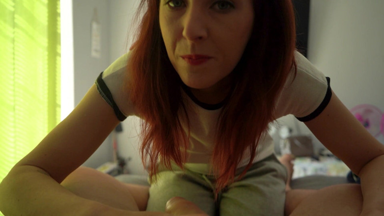 Alicia Robertz: Smoking While Sucking Dick - Cum Swallow