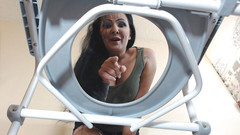 Abby Anna: Chinul sclavului de la toaletă