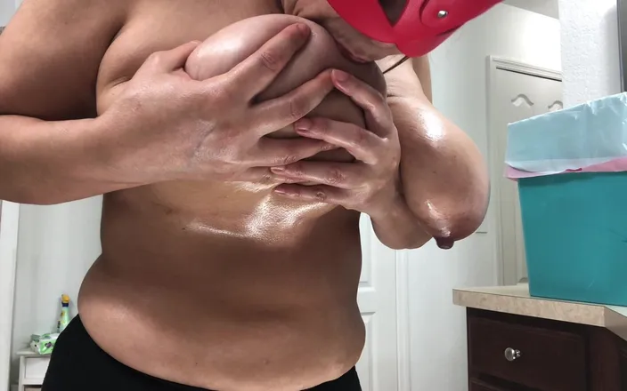 VeeVee Vixen: Saggy Milkers Clip 1 Cam C