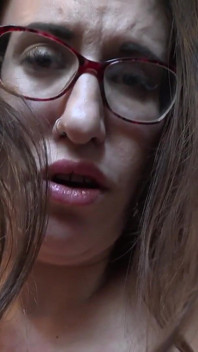 Ciocia - twoja cycata gospodyni pani Kitty Kat przyłapuje cię na oglądaniu milf porno (POV)