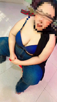 Muçulmana árabe fofa bbw quente universitária just despir seu vestido universitário &topless bubblegum fetiche com peitos enormes jogar