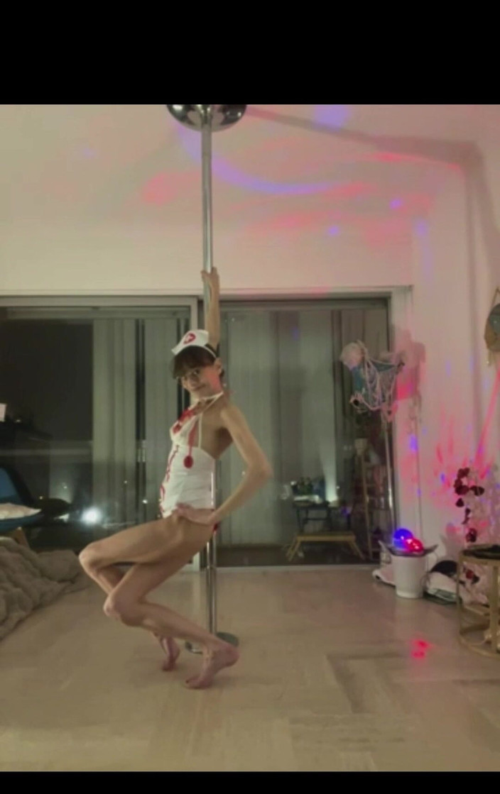 Chris06d72: Vũ công y tá