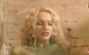Fetish and BDSM: La blonde absolument magnifique Ava Vincent joue le cobra et...