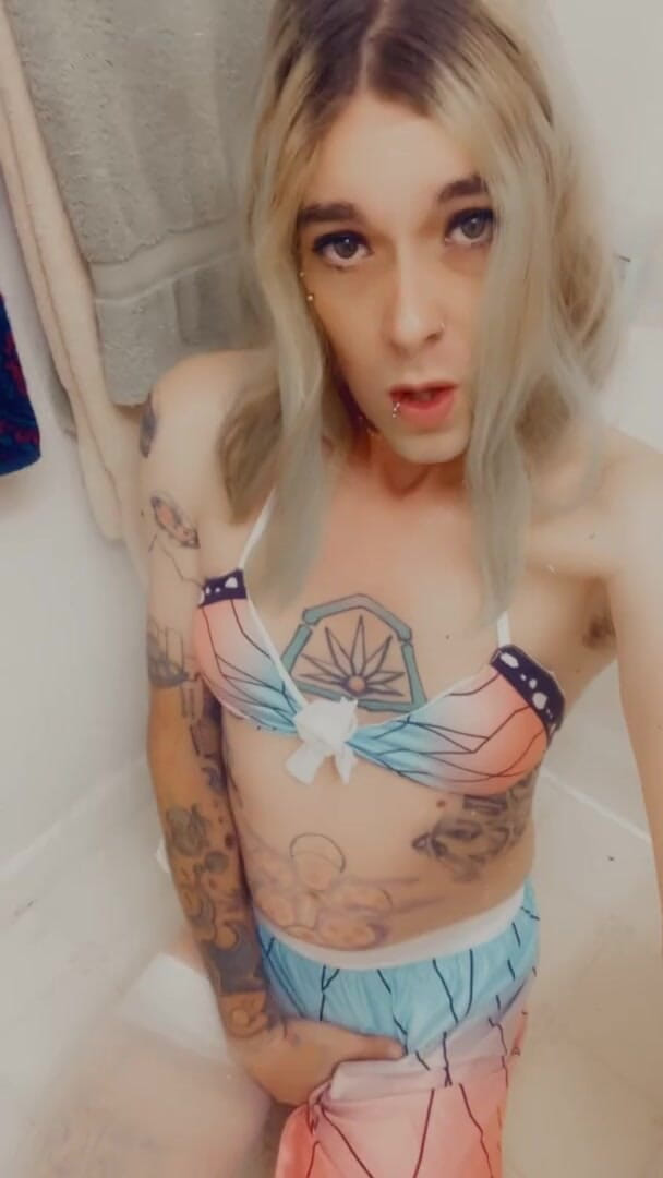 CarmenMelatonin: Troia sexy in costume da bagno