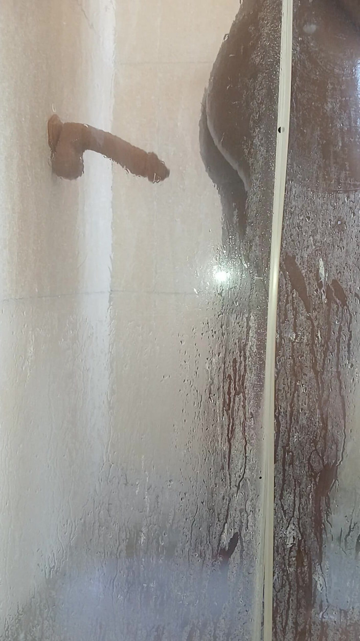Freaky Leo: Time to Shower with My Toy